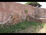 04379 ostia - regio i - insula xiv - caseggiato (i,xiv,9) - raum am suedende - suedwand - 09-2023.jpg